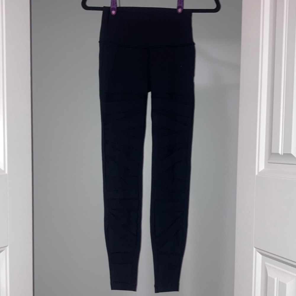 Lululemon Wunder Under 28”